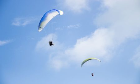 skydiving_parachuting_outdoor_activitity
